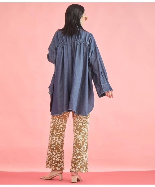 Settimissimo（セッティミッシモ）の「バック ギャザー ワイド カフス デニム　シャツ（シャツ/ブラウス・レディース・オフホワイト/スミクロ・FREE）」の20枚目の写真