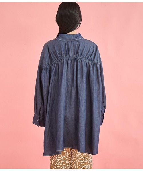Settimissimo（セッティミッシモ）の「バック ギャザー ワイド カフス デニム　シャツ（シャツ/ブラウス・レディース・オフホワイト/スミクロ・FREE）」の22枚目の写真