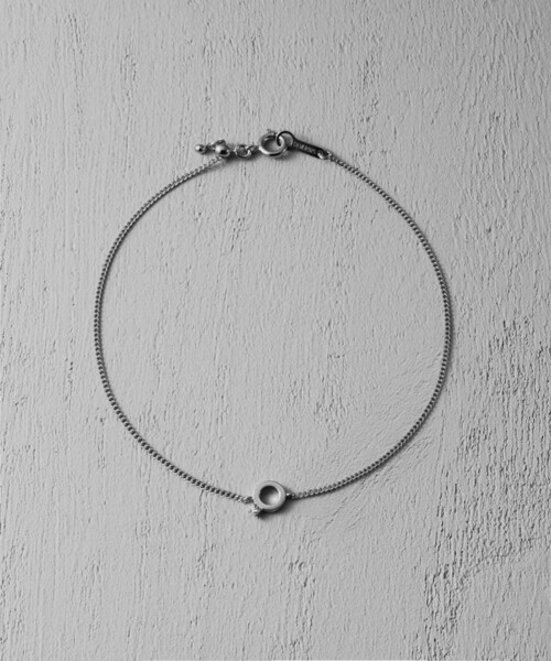 and cloud（アンドクラウド）の「Minimum Circle Black-Gray Diamond Bracelet（ブレスレット・レディース・イエローゴールド/ブラック/シルバー・FREE）」の4枚目の写真