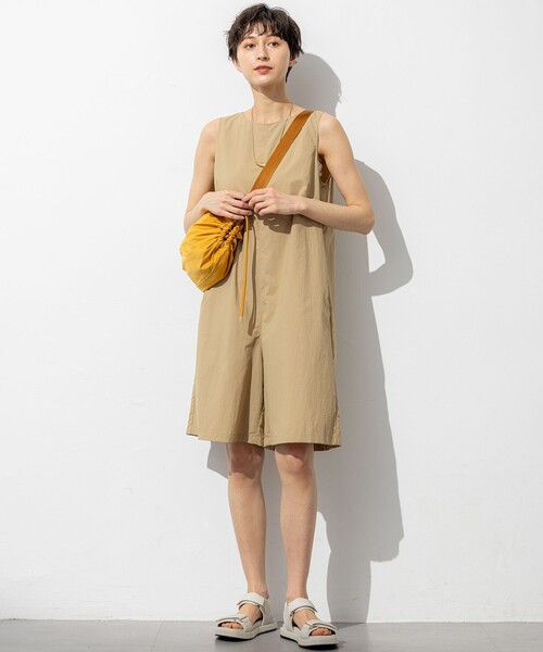 23区(ニジュウサンク)の「【SLOW/一部店舗限定】UVカット/撥水/接触冷感 ナイロンタスランタフタ オールインワン(つなぎ/オールインワン・レディース・グレー系/ベージュ系・38)」の4枚目の写真
