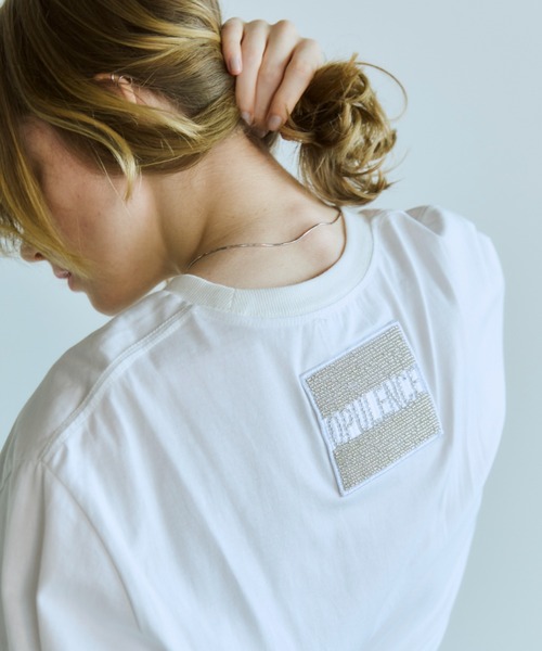 OPULENCE(オーピュレンス)の「Time Crafted ビーズロゴTシャツ(Tシャツ/カットソー・レディース・ブラック/ホワイト・SMALL/MEDIUM)」の1枚目の写真