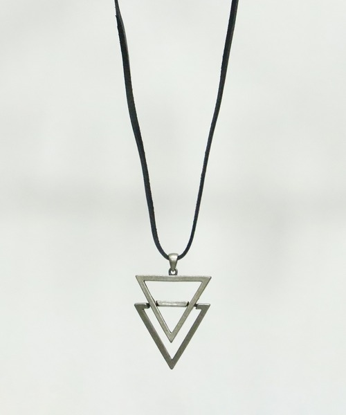 Anthropologieアンソロポロジートライアングルネックレス Anthropologieアンソロポロジー ミニトライアングルネックレス