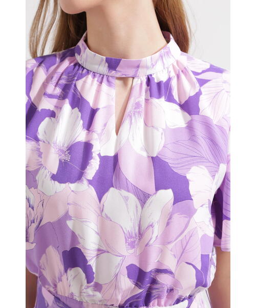 セール】【WEB限定品】グラフィカルフラワープリントワンピース