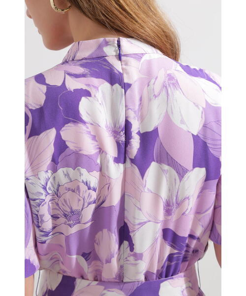 セール】【WEB限定品】グラフィカルフラワープリントワンピース