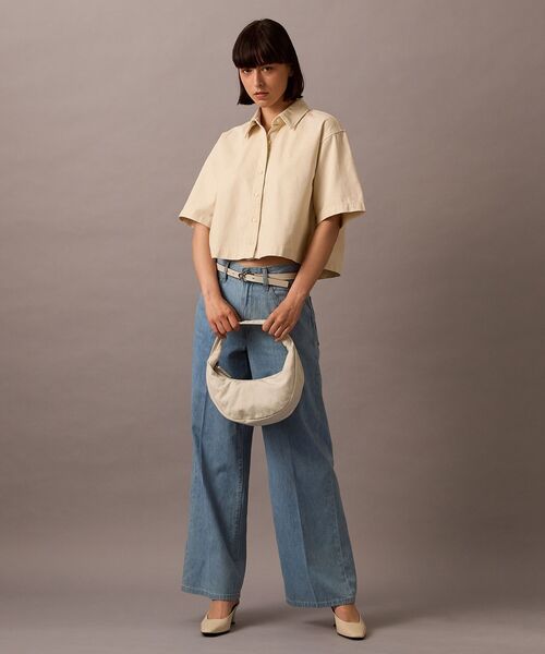 Calvin Klein(カルバン・クライン)の「モノグラム ジャカード クレセントバッグ(ボディバッグ/ウエストポーチ・レディース・アイボリー・FREE)」の3枚目の写真