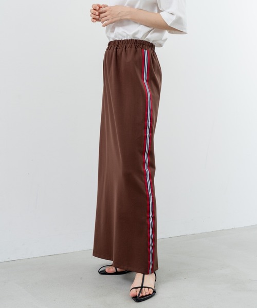 refinedworks（リファインドワークス）の「【refinedworks】カジュアル に映える サイドラインスカート（スカート・レディース・ボルドー/ブラウン/ブラック・FREE）」の2枚目の写真