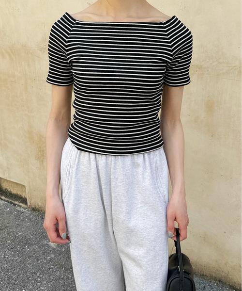 LE MORE(リモア)の「オフショルボーダーカットソー(Tシャツ/カットソー・レディース・アイボリー/ブラウン/ブラック・FREE)」の1枚目の写真