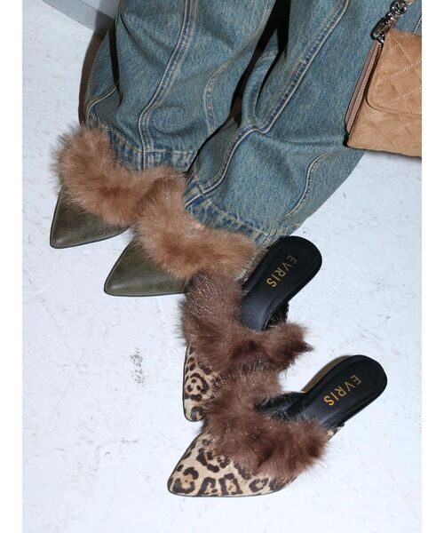 EVRIS（エヴリス）の「ポインテッドトゥフェイクファーミュール（パンプス・レディース・その他1/カーキ・SMALL/MEDIUM/LARGE）」の17枚目の写真