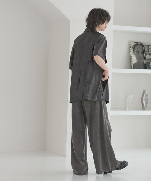 Anui(アニュイ)の「【UNISEX】ライトレザーベスト(ベスト・レディース・ブラック/アイボリー・MEDIUM)」の16枚目の写真