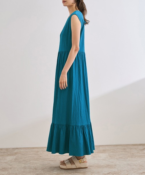 ROPE'(ロペ)の「【WEB・一部店舗限定】バックシャンティアードワンピース/洗える(ワンピース・レディース・ターコイズブルー/ブラック・FREE)」の4枚目の写真