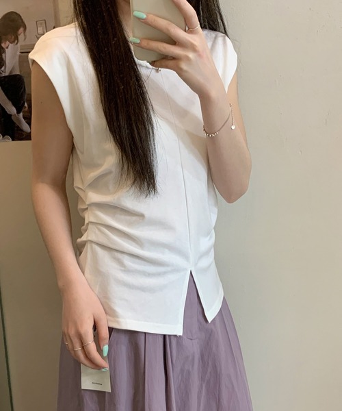 Lace Ladies(レースレディース)の「編み込み フロント スリット フレンチスリーブ Tシャツ(Tシャツ/カットソー・レディース・ブラック/ホワイト/イエロー/ラベンダー/グレー・FREE)」の1枚目の写真