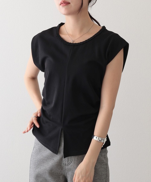 Lace Ladies(レースレディース)の「編み込み フロント スリット フレンチスリーブ Tシャツ(Tシャツ/カットソー・レディース・ブラック/ホワイト/イエロー/ラベンダー/グレー・FREE)」の2枚目の写真