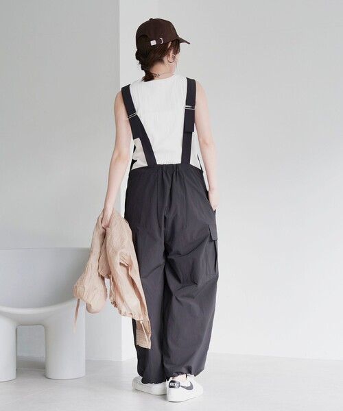 coen（コーエン）の「【UVカット / ストレッチ / 吸水速乾】マルチファンクション ジップサロペット（サロペット/オーバーオール・レディース・ベージュ/ブラック/オリーブ・L/M）」の6枚目の写真