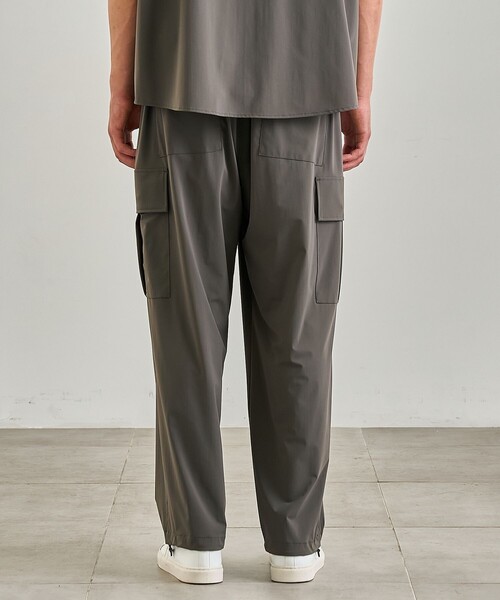 UNITED TOKYO（ユナイテッドトウキョウ）の「撥水ナイロントリコット　カーゴパンツ（カーゴパンツ・メンズ・ダークグレー/ブラック・1/2）」の7枚目の写真