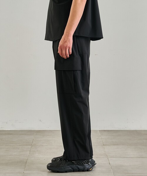 UNITED TOKYO（ユナイテッドトウキョウ）の「撥水ナイロントリコット　カーゴパンツ（カーゴパンツ・メンズ・ダークグレー/ブラック・1/2）」の17枚目の写真