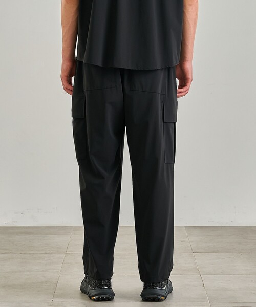 UNITED TOKYO（ユナイテッドトウキョウ）の「撥水ナイロントリコット　カーゴパンツ（カーゴパンツ・メンズ・ダークグレー/ブラック・1/2）」の18枚目の写真