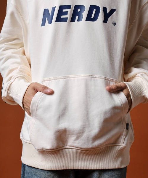 NERDY(ノルディ)の「ビッグロゴプルオーバーフーディ(パーカー・メンズ・ホワイト/ブラック/ライトパープル/ピンク・M/S/L)」の10枚目の写真