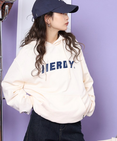 NERDY(ノルディ)の「ビッグロゴプルオーバーフーディ(パーカー・メンズ・ホワイト/ブラック/ライトパープル/ピンク・M/S/L)」の17枚目の写真
