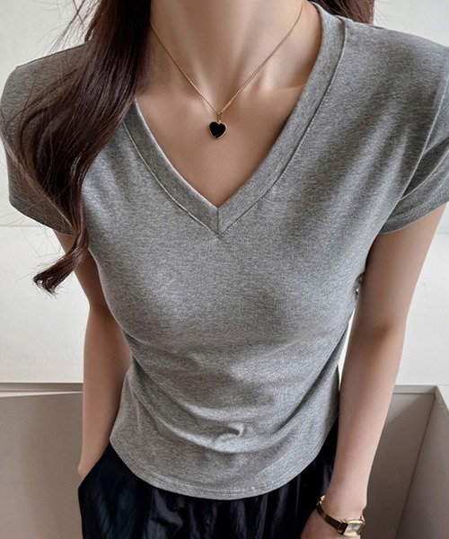 by LEGNA（バイレグナ）の「着痩せ見えベーシックトップス　Vネック（Tシャツ/カットソー・レディース・ブラック/グレー/ホワイト/グレイッシュベージュ/チャコール・MEDIUM/SMALL/LARGE/X-LARGE）」の3枚目の写真