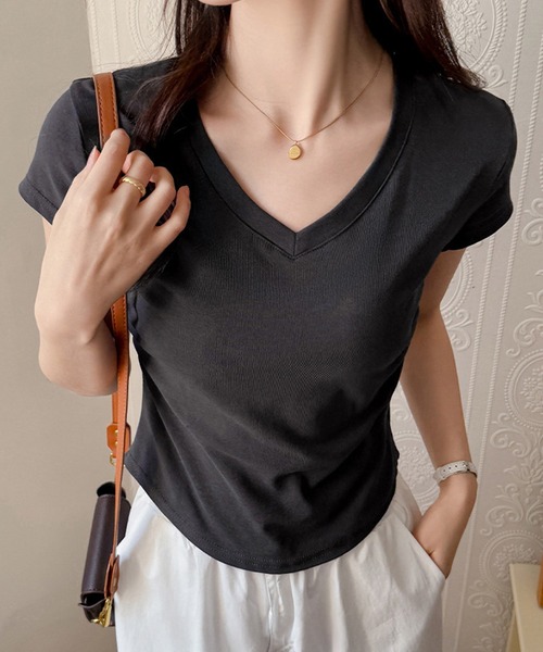 by LEGNA（バイレグナ）の「着痩せ見えベーシックトップス　Vネック（Tシャツ/カットソー・レディース・ブラック/グレー/ホワイト/グレイッシュベージュ/チャコール・MEDIUM/SMALL/LARGE/X-LARGE）」の4枚目の写真