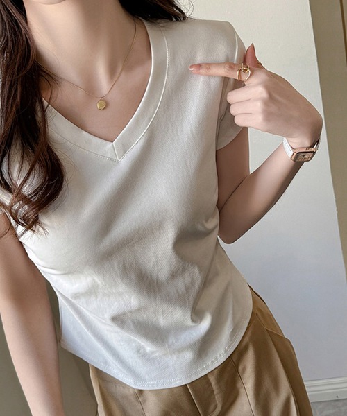 by LEGNA（バイレグナ）の「着痩せ見えベーシックトップス　Vネック（Tシャツ/カットソー・レディース・ブラック/グレー/ホワイト/グレイッシュベージュ/チャコール・MEDIUM/SMALL/LARGE/X-LARGE）」の6枚目の写真
