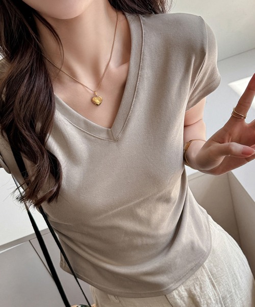 by LEGNA（バイレグナ）の「着痩せ見えベーシックトップス　Vネック（Tシャツ/カットソー・レディース・ブラック/グレー/ホワイト/グレイッシュベージュ/チャコール・MEDIUM/SMALL/LARGE/X-LARGE）」の12枚目の写真