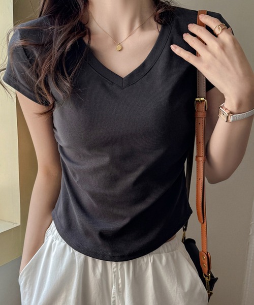 by LEGNA（バイレグナ）の「着痩せ見えベーシックトップス　Vネック（Tシャツ/カットソー・レディース・ブラック/グレー/ホワイト/グレイッシュベージュ/チャコール・MEDIUM/SMALL/LARGE/X-LARGE）」の15枚目の写真