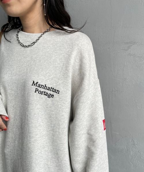 Manhattan Portage（マンハッタンポーテージ）の「[MANHATTAN PORTAGE/マンハッタンポーテージ] 別注 手書き風バック刺繍 クルーネックスウェット（スウェット・レディース・オートミール/ブラック/ブラウン・XL/L/M/S）」の12枚目の写真