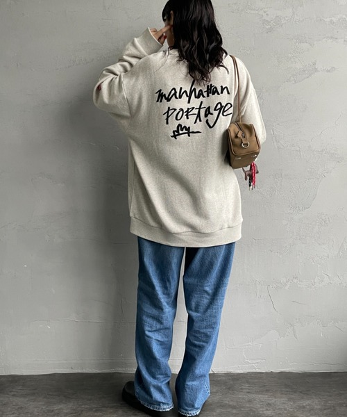 Manhattan Portage（マンハッタンポーテージ）の「[MANHATTAN PORTAGE/マンハッタンポーテージ] 別注 手書き風バック刺繍 クルーネックスウェット（スウェット・レディース・オートミール/ブラック/ブラウン・XL/L/M/S）」の11枚目の写真