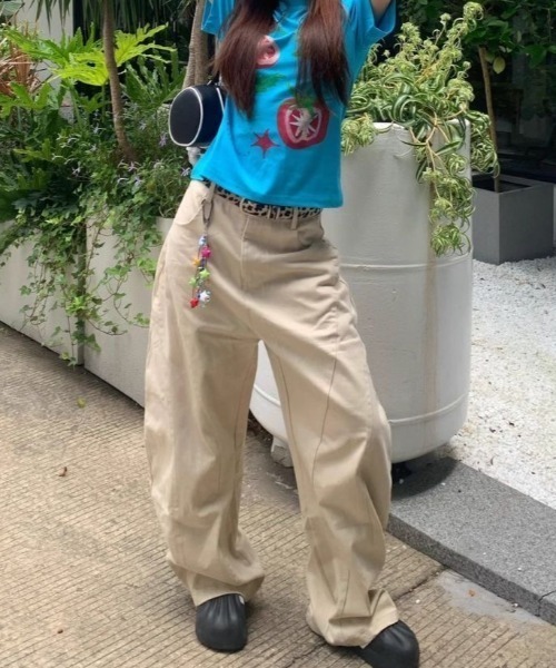 SHEENA(シーナ)の「バック刺繍ロゴカーブチノワイドパンツ(デニムパンツ・レディース・ベージュ・L/M/S)」の6枚目の写真