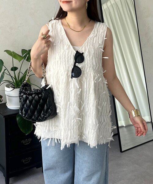 prose verse(プロズヴェール)の「リボンフリンジVネックペプラムベスト(シャツ/ブラウス・レディース・ブラック/アイボリー・LARGE/MEDIUM)」の2枚目の写真