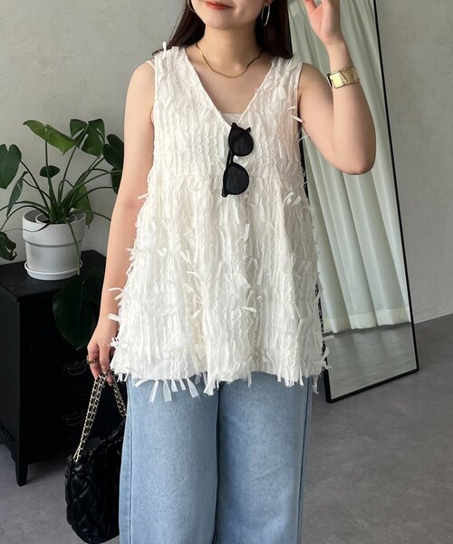 prose verse(プロズヴェール)の「リボンフリンジVネックペプラムベスト(シャツ/ブラウス・レディース・ブラック/アイボリー・LARGE/MEDIUM)」の8枚目の写真