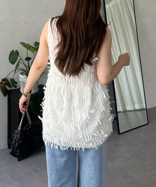 prose verse(プロズヴェール)の「リボンフリンジVネックペプラムベスト(シャツ/ブラウス・レディース・ブラック/アイボリー・LARGE/MEDIUM)」の10枚目の写真