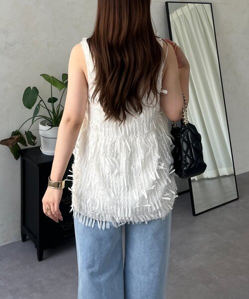 prose verse(プロズヴェール)の「リボンフリンジVネックペプラムベスト(シャツ/ブラウス・レディース・ブラック/アイボリー・LARGE/MEDIUM)」の11枚目の写真