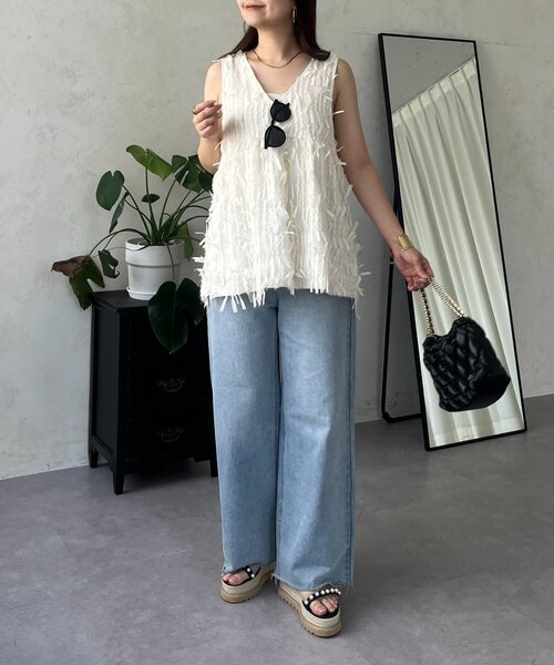 prose verse(プロズヴェール)の「リボンフリンジVネックペプラムベスト(シャツ/ブラウス・レディース・ブラック/アイボリー・LARGE/MEDIUM)」の15枚目の写真