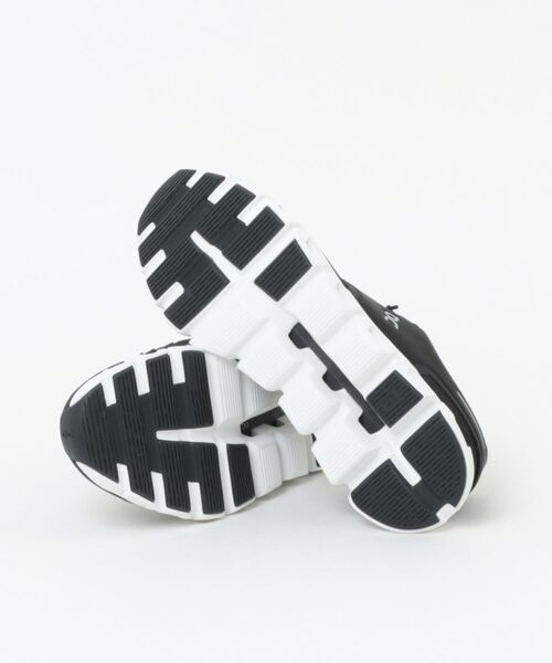 On(オン)の「【On】3MF10070299 Cloud 6(スニーカー・メンズ・ブラック・26.5/28.5/28/27/26/27.5)」の3枚目の写真