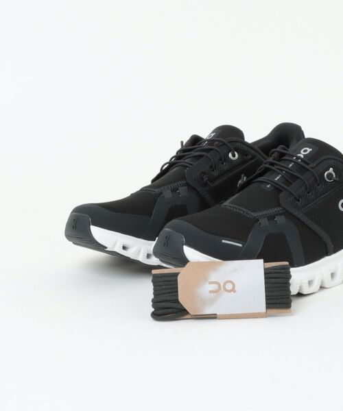 On(オン)の「【On】3MF10070299 Cloud 6(スニーカー・メンズ・ブラック・26.5/28.5/28/27/26/27.5)」の4枚目の写真