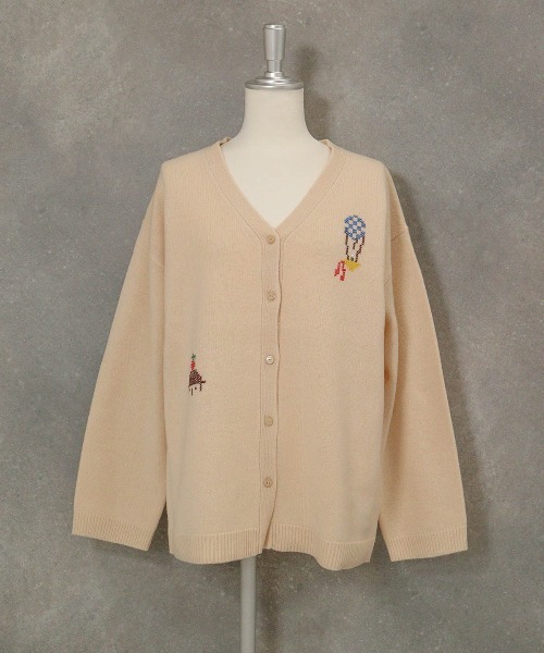 STUDIO PICONE(スタジオピッコーネ)の「ウール100%ピクセル刺繍ニットカーディガン(カーディガン/ボレロ・レディース・レッド/ベージュ/ブラック・M/L)」の6枚目の写真