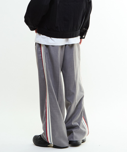 CONVERSE TOKYO(コンバーストウキョウ)の「SIDE LINE WIDE SLACKS(スラックス・レディース・ネイビー/ブラック/グレー・MEDIUM/SMALL)」の11枚目の写真