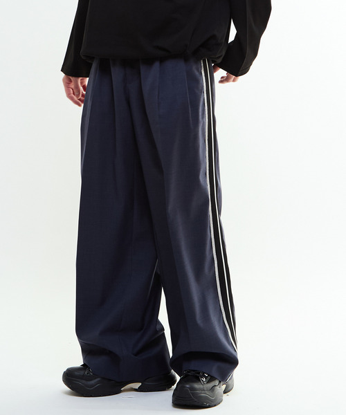 CONVERSE TOKYO(コンバーストウキョウ)の「SIDE LINE WIDE SLACKS(スラックス・レディース・ネイビー/ブラック/グレー・MEDIUM/SMALL)」の15枚目の写真