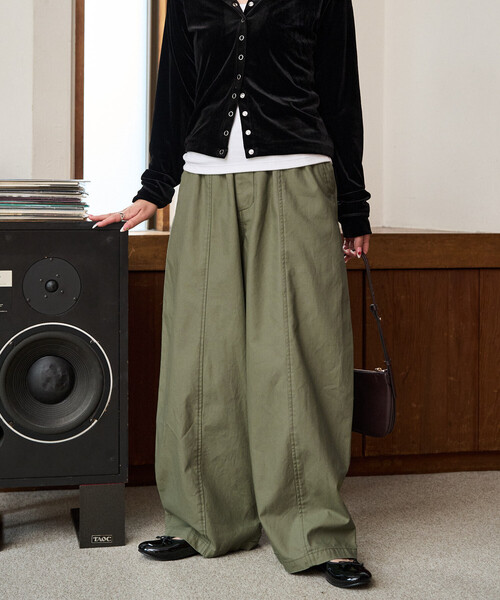 FREAK'S STORE（フリークスストア）の「限定展開　イージー ボリューム バックツイル パンツ（カーゴパンツ・レディース・ブラック/オリーブ/ベージュ・SMALL/MEDIUM）」の8枚目の写真