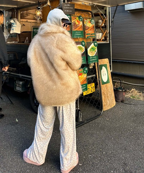 am様用 フォックス 高級毛皮コート ライトベージュ ハーフコート ボリューミー セール】ボリューミーファーコート（その他アウター）｜Alley Tokyo