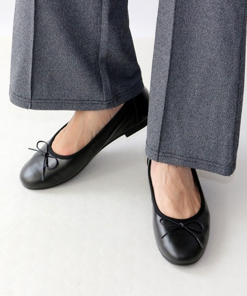 Fin(フィン)の「本革ラウンドバレエシューズ【低反発スポンジ入り】(バレエシューズ・レディース・レッド/ブラック/シルバー・22.5cm/23cm/23.5cm/24cm/24.5cm/25cm)」の2枚目の写真