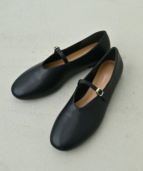 Au BANNISTER(オゥバニスター)の「【販売店舗限定】メリージェーンパンプス(パンプス・レディース・ベージュ/ブラック系その他3/ブラック・39/40/35/36/37/38)」の2枚目の写真