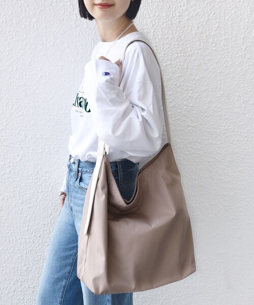 SHIPS（シップス）の「【WEB限定】ベルト デザイン ハンドル A4 トート バッグ（トートバッグ・レディース・ベージュ/ブラック・ONE SIZE）」の10枚目の写真