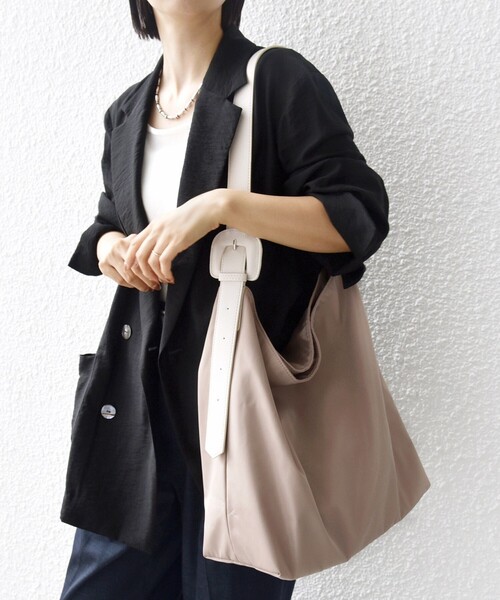 SHIPS（シップス）の「【WEB限定】ベルト デザイン ハンドル A4 トート バッグ（トートバッグ・レディース・ベージュ/ブラック・ONE SIZE）」の14枚目の写真