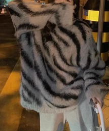 オーバーサイズゼブラ柄ニット