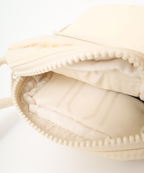 HUNTER（ハンター）の「HUNTER イントレピッド エクストラ パフド フォンポーチ（ショルダーバッグ・レディース・オフホワイト/パープル/ブラック・FREE）」の5枚目の写真