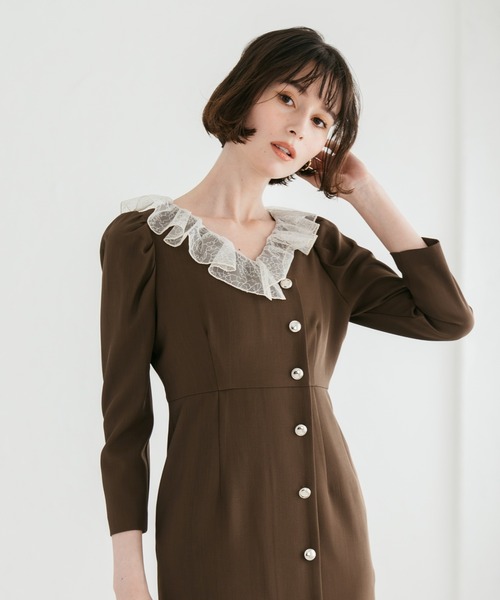 31 Sons de mode（トランテアン　ソン　ドゥ　モード）の「2025秋冬新作 レースフリルワンピース（ワンピース・レディース・ベージュ/ネイビー/ブラウン・S/M）」の2枚目の写真