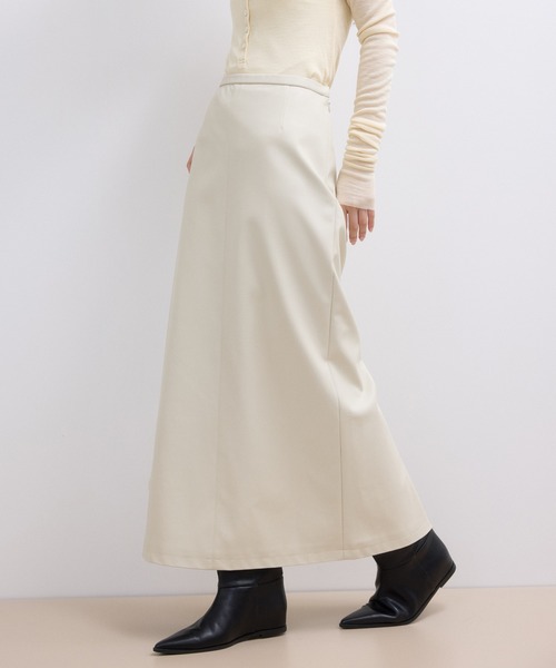 ADAM ET ROPE'(アダムエロペ)の「【WEB限定】シンセティックレザータイトスカート(スカート・レディース・ブラック/オフホワイト/ダークブラウン・36/38)」の1枚目の写真